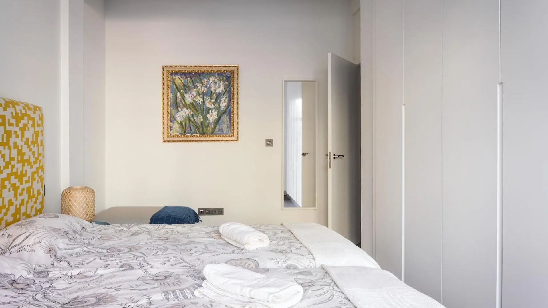Nuevo Lujo Centro De Bilbao + Wifi . Parking Apartment 0*,  Spain